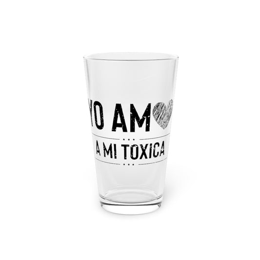 Beer Glass Pint 16oz   Hilarious Yo Am A Mi Toxica Relationship Valentines Loving Humorous Emotionally